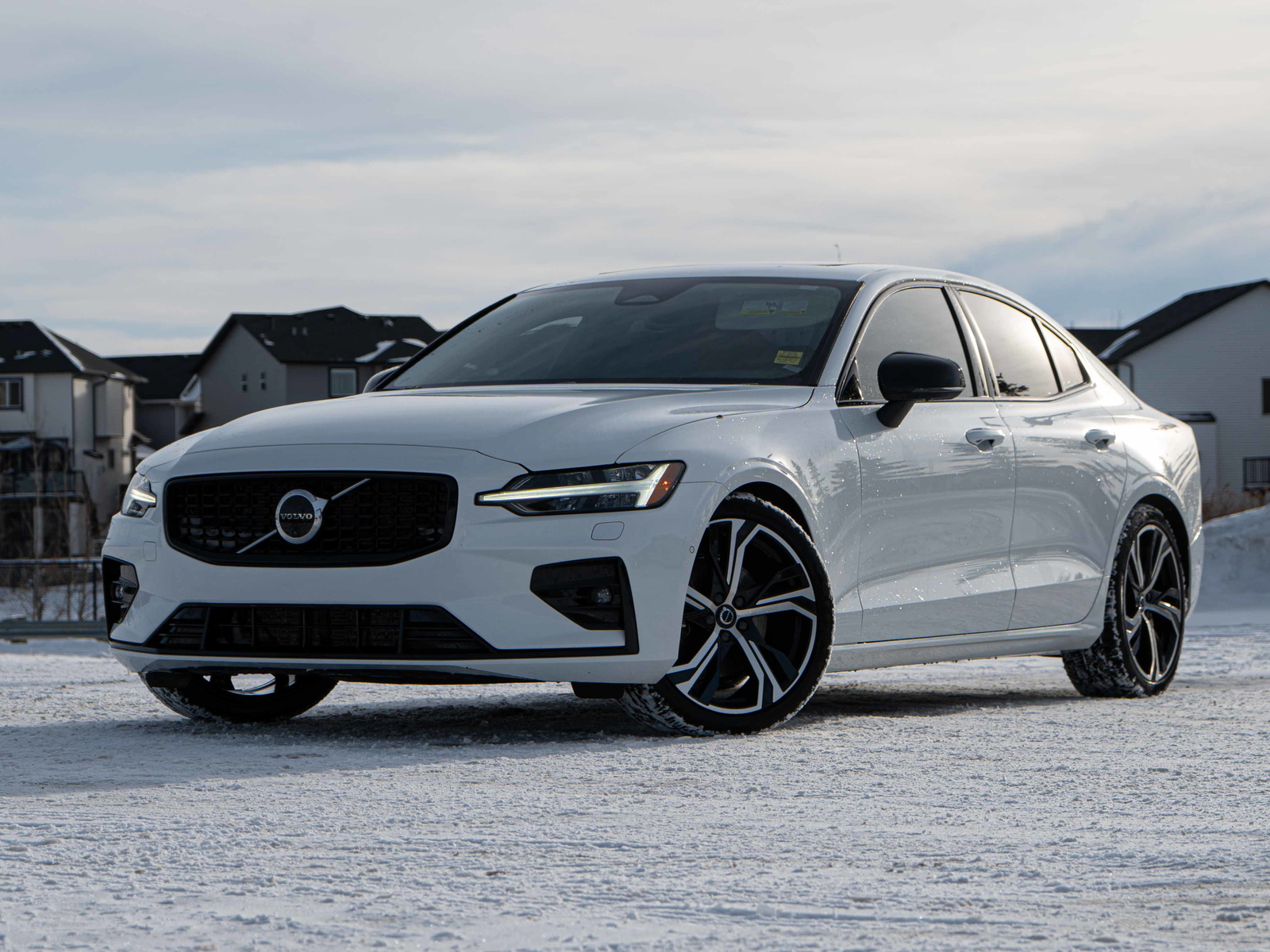 2024 Volvo S60 B5 Plus Dark Theme AWD