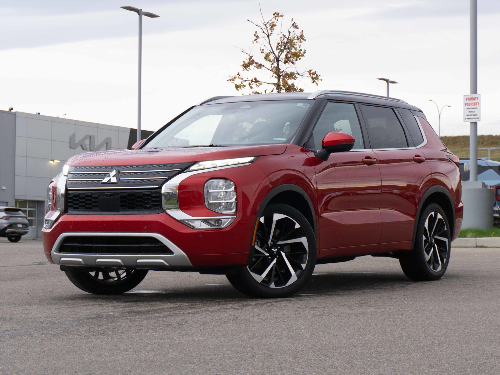 RED DIAMOND 2024 Mitsubishi Outlander SUV / Crossover  Automatic