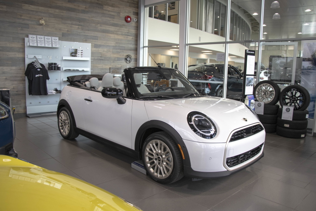 Nanuq White Metallic 2026 MINI Cooper Hatchback Front-Wheel Drive Automatic
