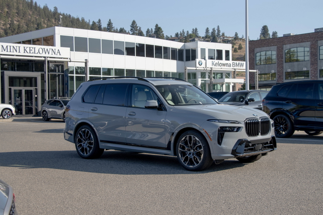Gray (Brooklyn Grey Metallic) 2027 BMW X7 SUV / Crossover All-Wheel Drive Automatic